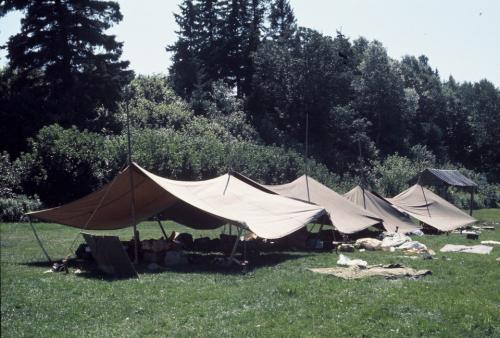 Sleeping_tarps_at_Saint_Francais